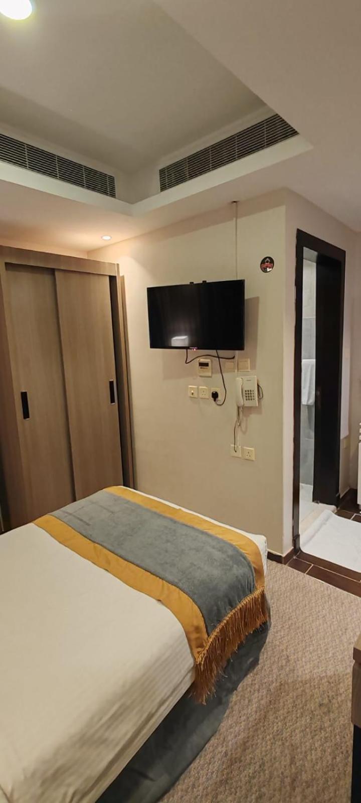 Myrtle Hotel Al Shohadaa Riadh Exterior foto